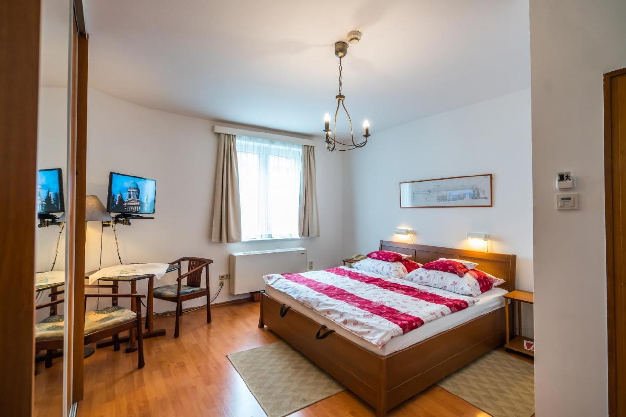 Szent Kristof Panzio Bed & Breakfast Esztergom Ngoại thất bức ảnh