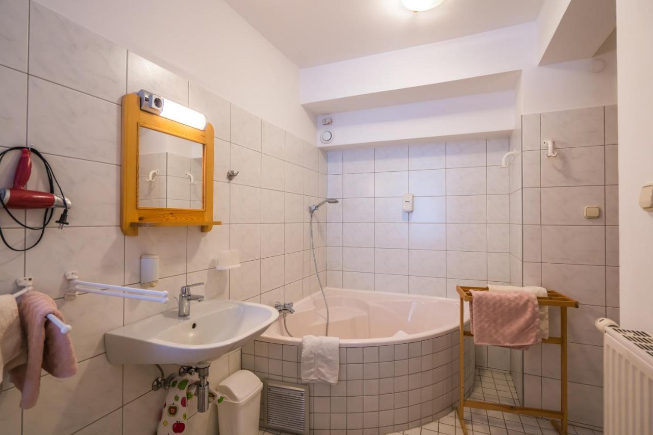 Szent Kristof Panzio Bed & Breakfast Esztergom Ngoại thất bức ảnh